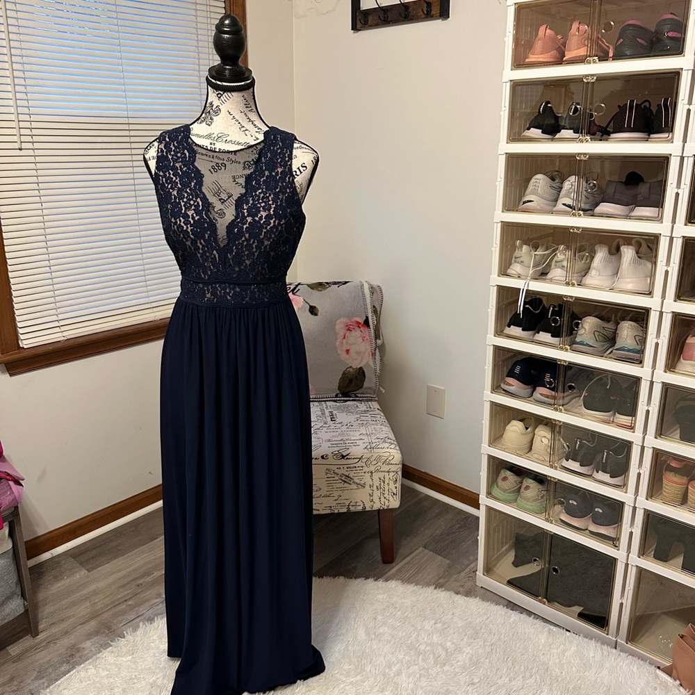 Dark blue evening‎ gown
